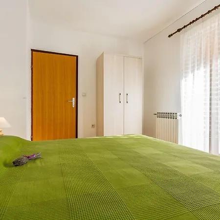 Apartment Schoene Nur 300 Meter Bis Zum Mit Kueche, Bad, Klima, Parkplatz Valbandon