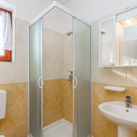 Apartamento Schoene Nur 300 Meter Bis Zum Mit Kueche, Bad, Klima, Parkplatz *